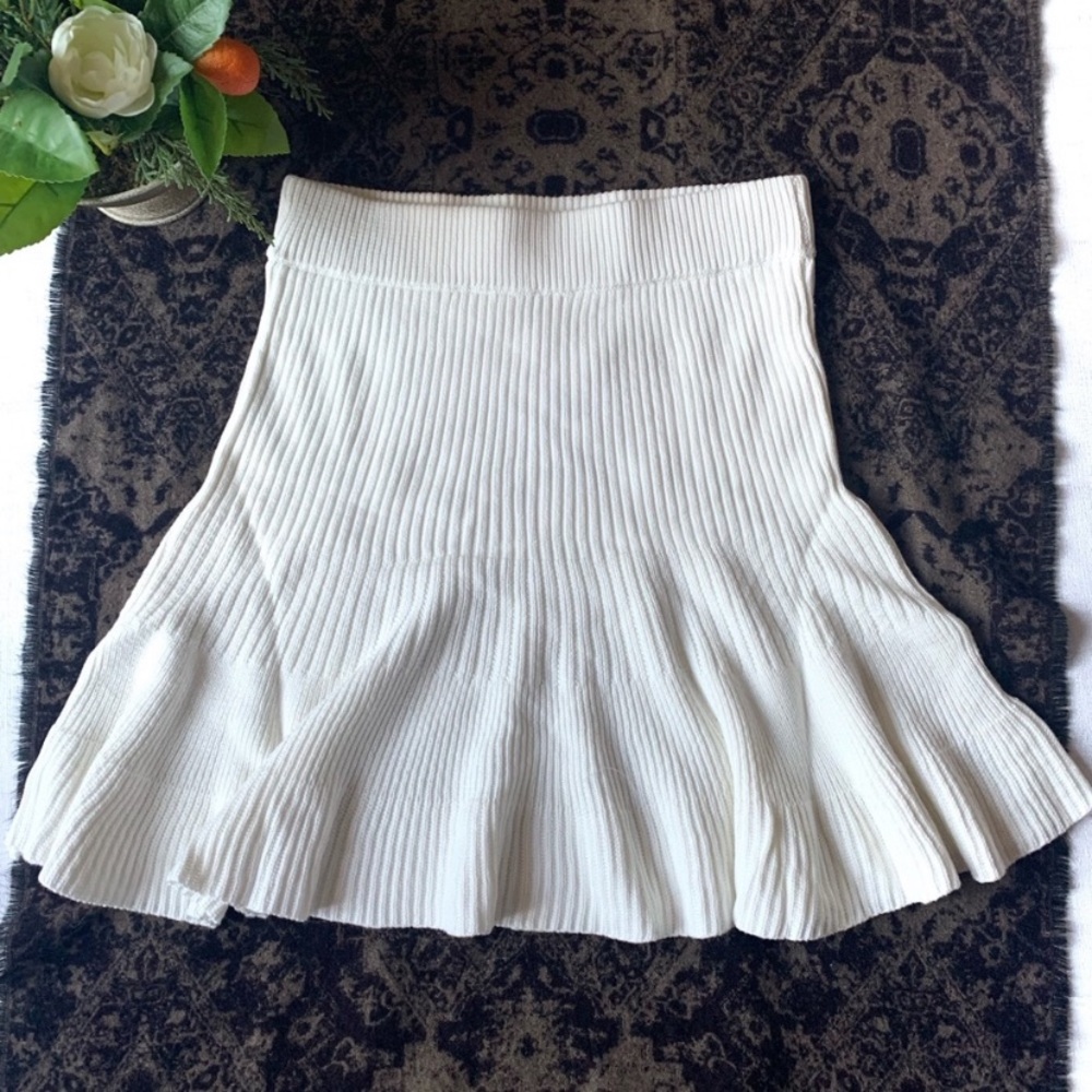 NWT!!! FREE PEOPLE White Knit Skirt